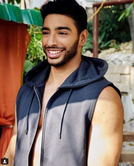 En un principio, su madre entró en conflicto, pues es cristiana y creía que la nueva identidad de su ahora hijo reñía con su fe. Sin embargo, actualmente se siente orgullosa y habla de él con sus compañeros de iglesia.