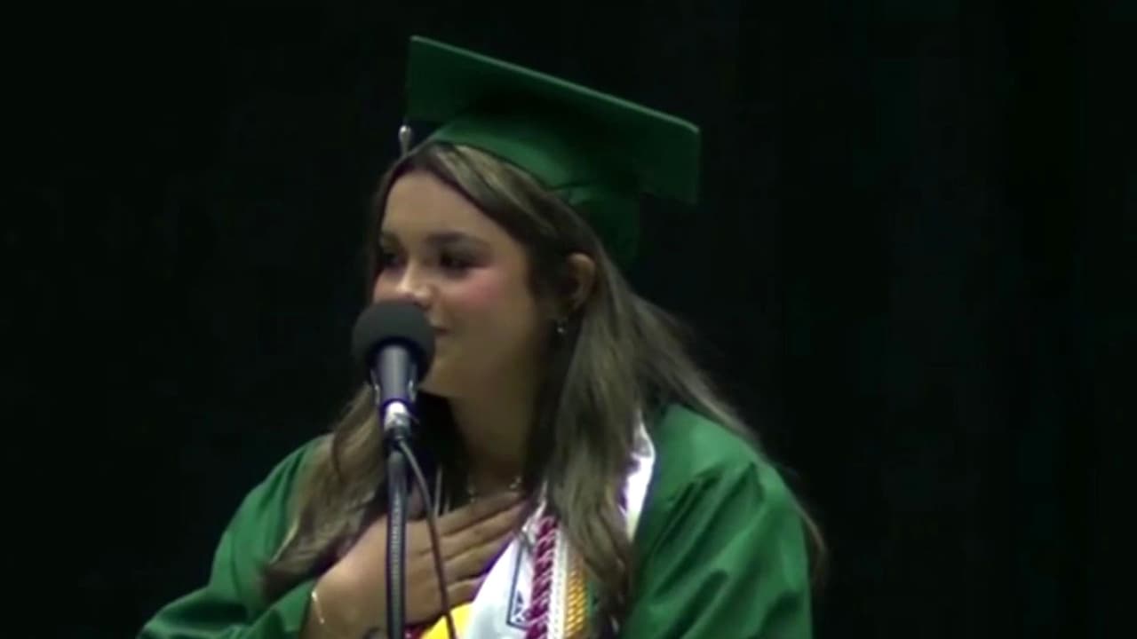 "Orgullosa de ser su muchachita": Valedictorian mexico-americana gana beca en Harvard, agradece a sus padres inmigrantes