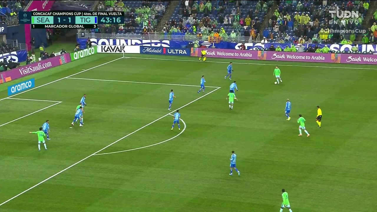 ¡CERCA! Paul Rothrock disparó que se estrella en el poste.