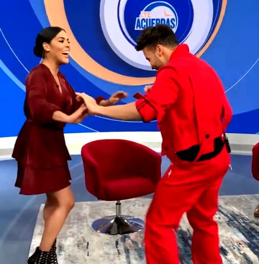 Francisca agradeció el gesto del cantante, quien confesó ser un hombre pleno a quien le encanta motivar a la juventud. "Hay que ser felices, disfrutar la vida y pasarla bien", indicó.