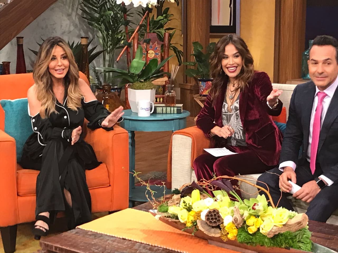 Myrka Dellanos recordó que, junto a María Celeste Arrarás, fue pionera de la alfombra de Premio Lo Nuestro en 1999.