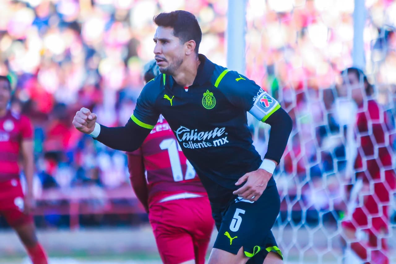 Jesús Angulo, Jesús Molina y el 'Chicote' Calderón son los encargados de batir las redes de MIneros para vecer 1-3.