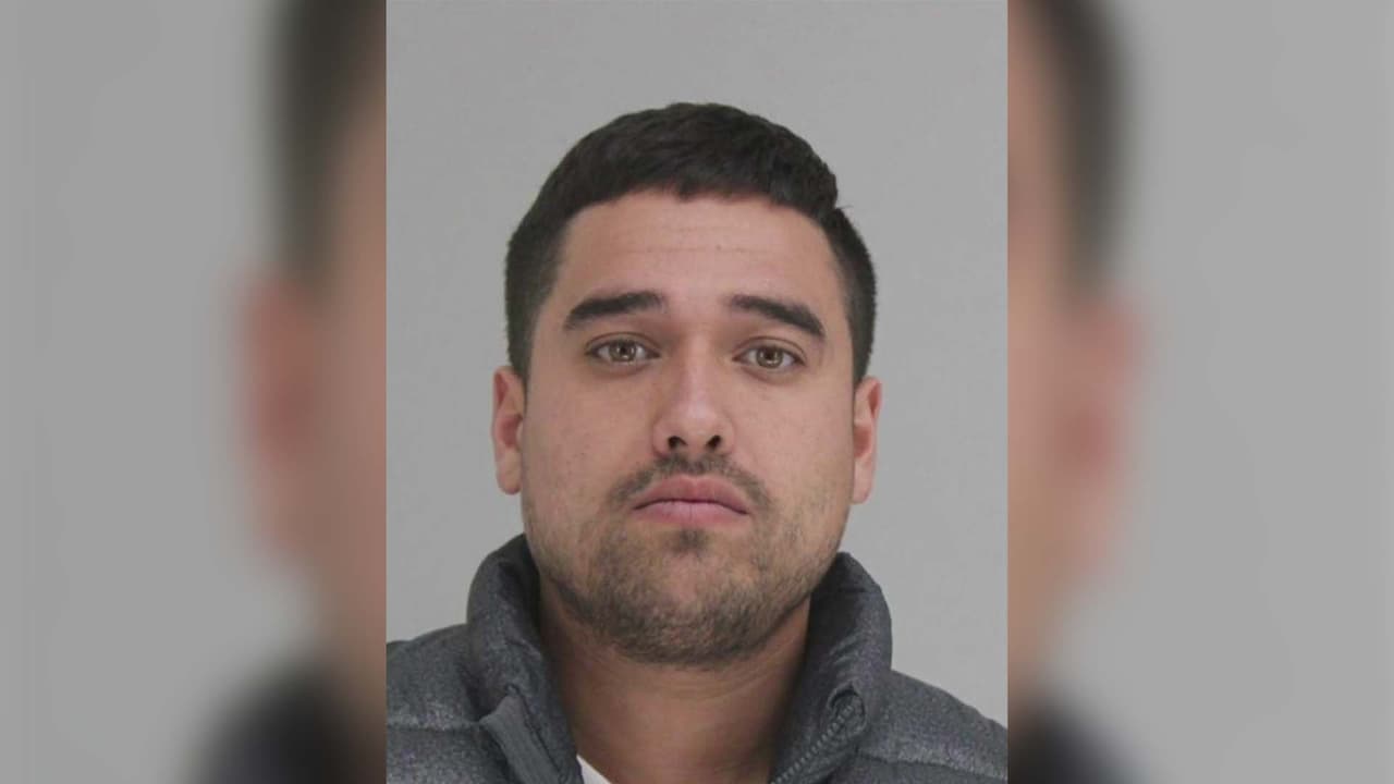 <b>2 de diciembre: </b>Isaías Pérez, de 34 años, 
<a href="https://www.univision.com/local/dallas-kuvn/capturan-al-sospechoso-de-matar-a-un-conductor-tras-un-supuesto-incidente-de-ira-al-volante-en-dallas-video">aparentemente disparó y mató a un hombre</a> afroestadounidense de 37 años luego de una discusión en un acto de ira al volante en Dallas. Las autoridades lo arrestaron horas después del incidente.