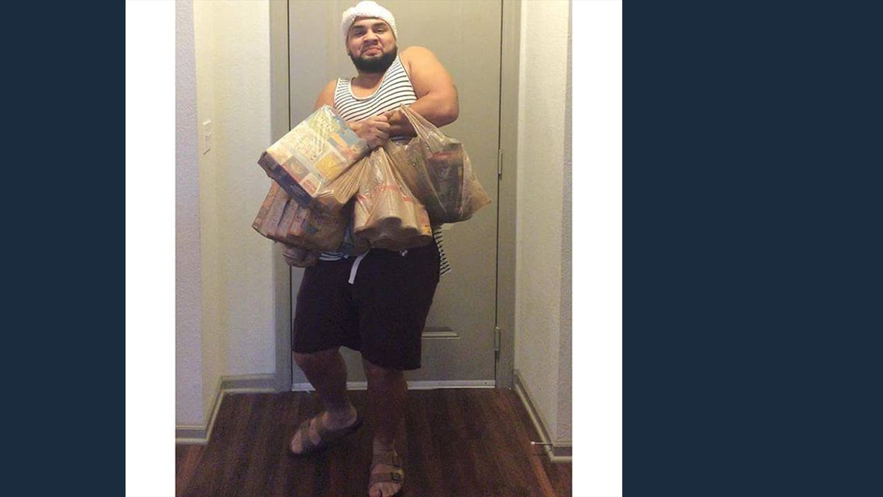 Otros chicos han creado fama con videos de tan solo 6 a 15 segundos en las aplicaciones de Vine e Instagram. Estas dos aplicaciones tienen un público inmenso el cual está constantemente accesando su contenido por la rapidez de sus videos.