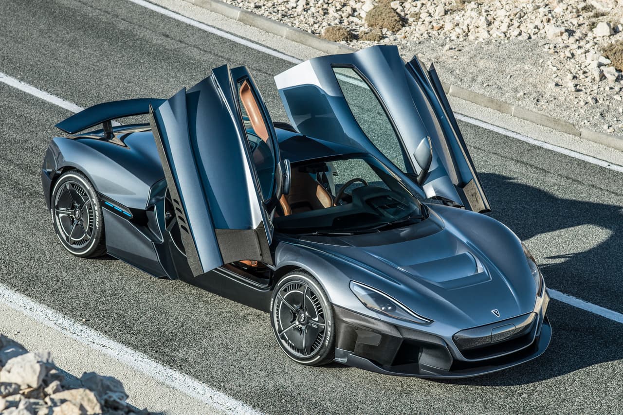 El Rimac Concept_Two es propulsado por 4 motores eléctricos (1 en cada rueda) que pueden producir una potencia combinada de 1,914 caballos de potencia y 1,696 lb-pie de torque.