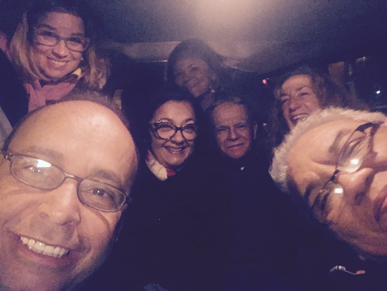 De izquierda a derecha, el grupo que llevó a López Rivera de regreso a la isla: el congresista Luis Gutiérrez; la alcaldesa de San Juan, Carmen Yulín Cruz; la presidenta del Concejo Municipal de Nueva York, Melissa Mark Viverito (atrás), la hija, Clarisa; Oscar López; la abogada Jan Susler y el activista de derechos humanos Alejandro Molina.