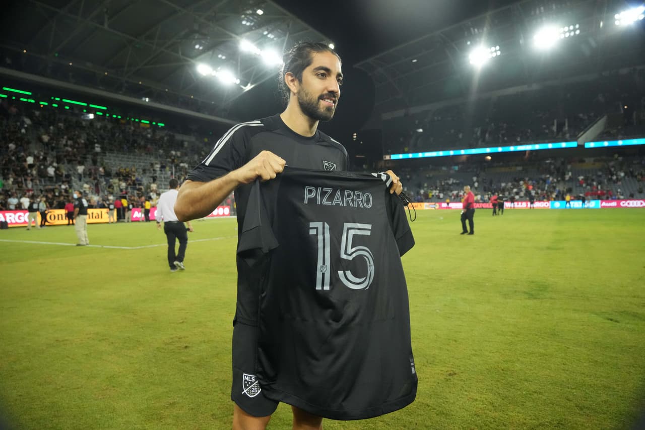Pizarro fue convocado recientemente convocado al MLS All-Star Game.
<br>