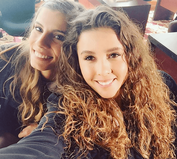 Esta rivalidad sólo se queda en el foro, porque detrás de cámaras son las mejores amigas.