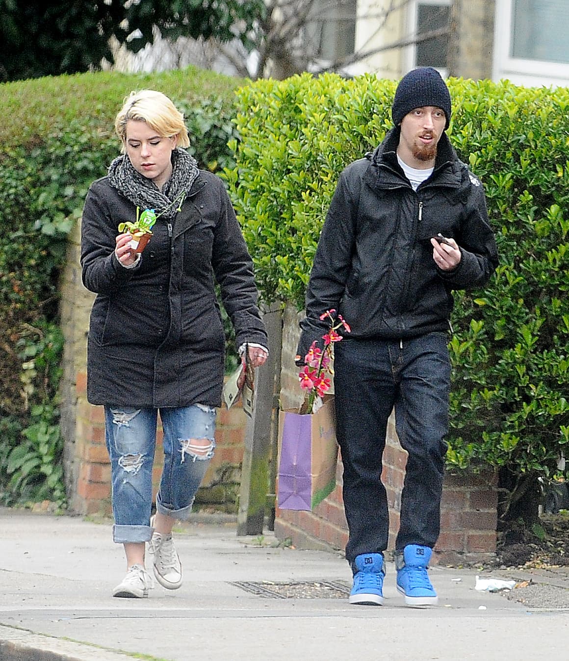 La recién casada es captada con su esposo, Max Parker.