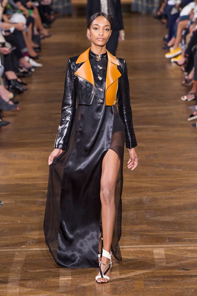 Descubre la colección primavera – verano 2017 de Lanvin aquí.