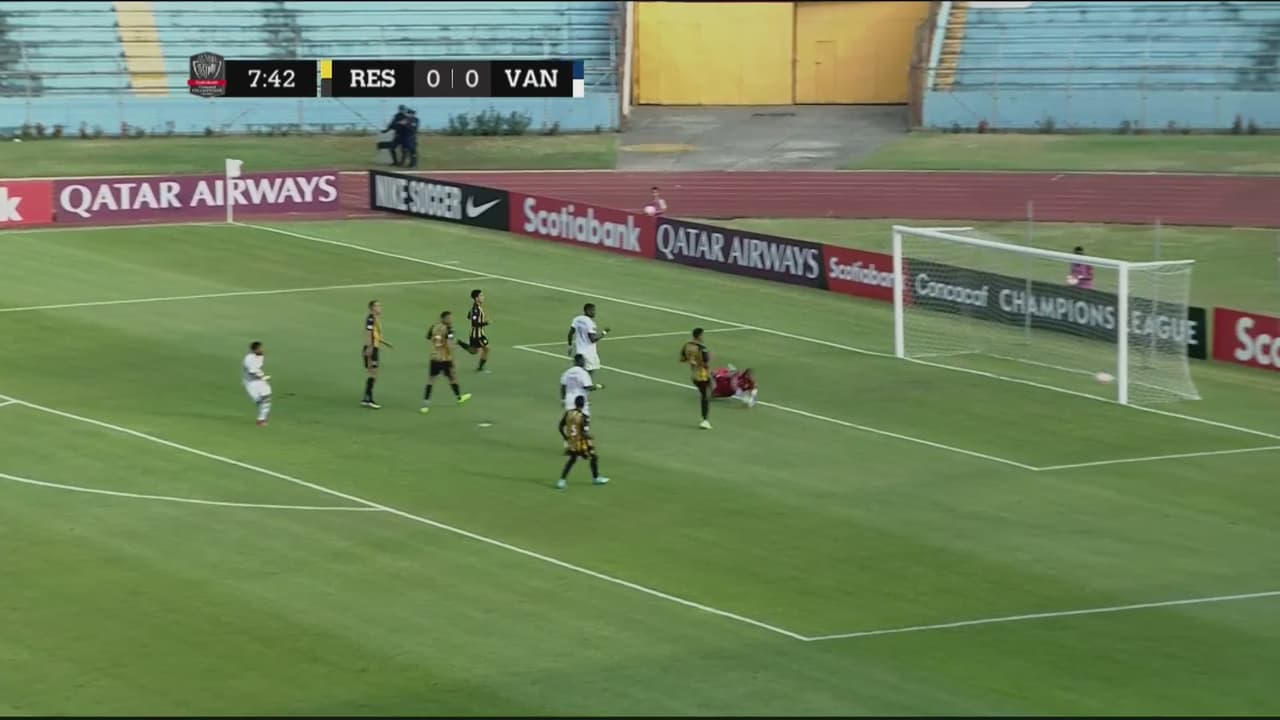 ¡Se salva Real España! Cristian remata a portería y le pega al metal