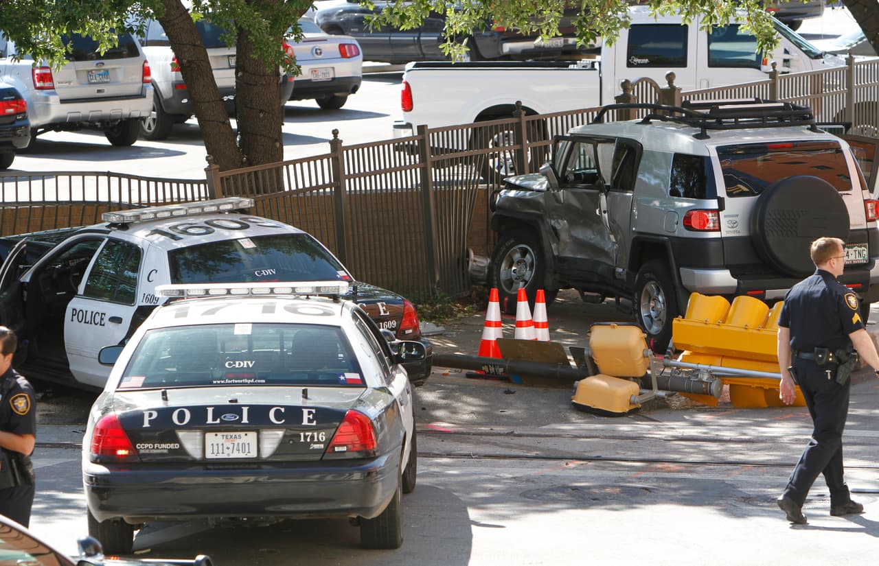 Oficial de recursos escolares de Fort Worth resulta herido tras ser atacado por un estudiante