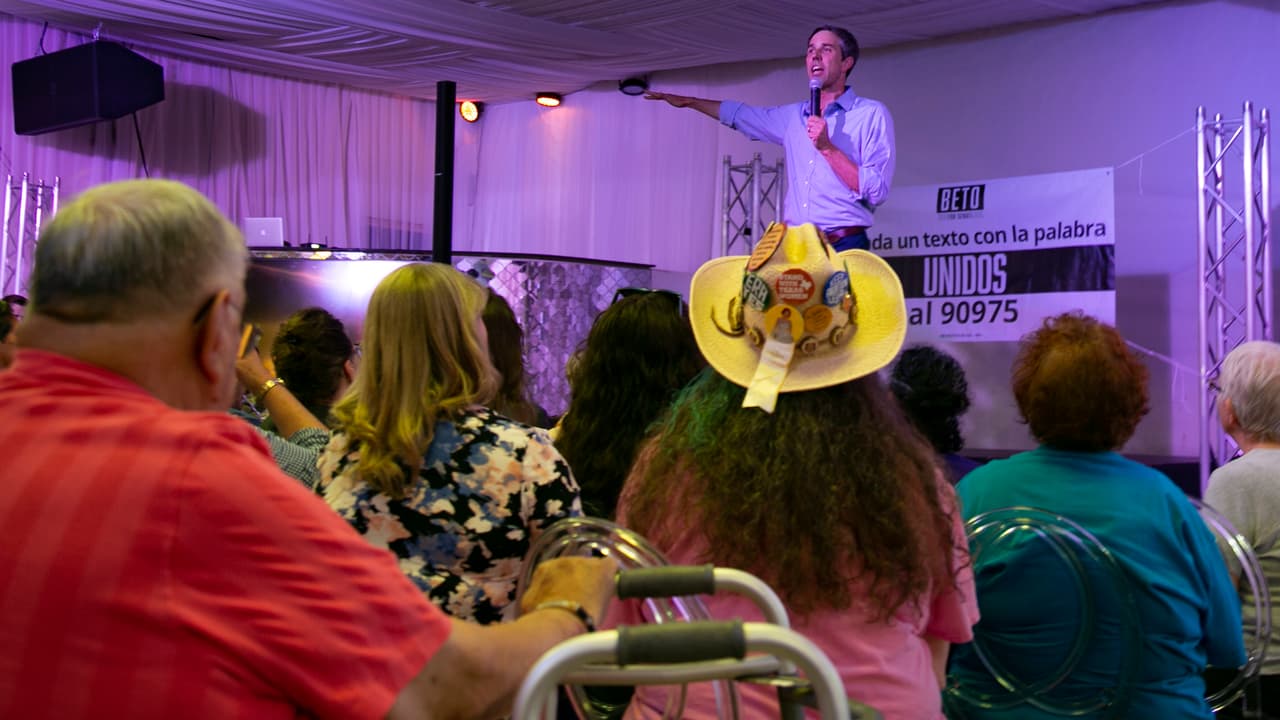 El tema de la separación de familias inmigrantes en la frontera de Texas dominó el encuentro de O'Rourke con sus partidarios en Pasadena, Texas, quienes con un contundente grito de "si", dijeron apoyar al candidato en sus planteamientos de rechazar lo que ha hecho el presidente Trump con su política de 'tolerancia cero'.