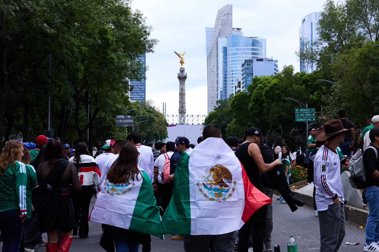Claudia Sheinbaum confirma home office y día sin clases en escuelas por partido de México