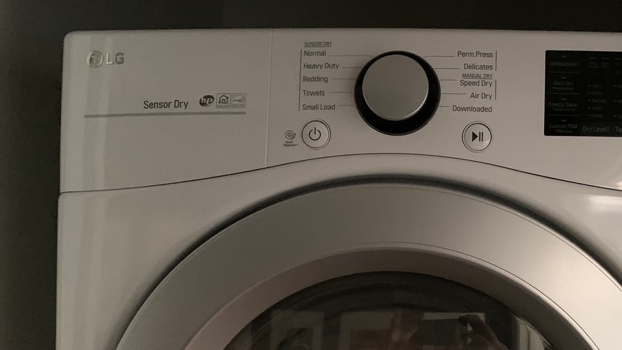 Si vas a comprar un electrodoméstico nuevo busca que tenga la etiqueta ENERGY STAR® porque son los que gastan menos electricidad.