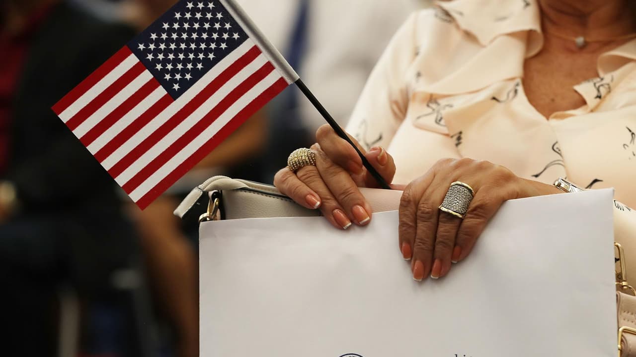 Ofrecen taller gratuito para someter solicitud de ciudadanía a inmigración en San Antonio 