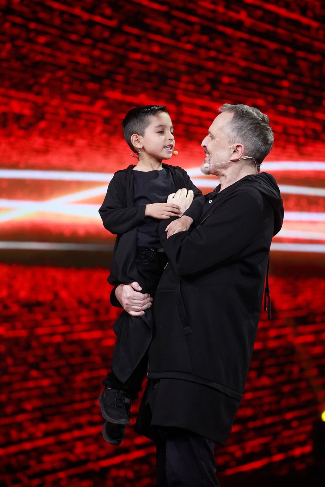 Y feliz de conocer a este mini Bosé, con quien bailó y se divirtió mucho.