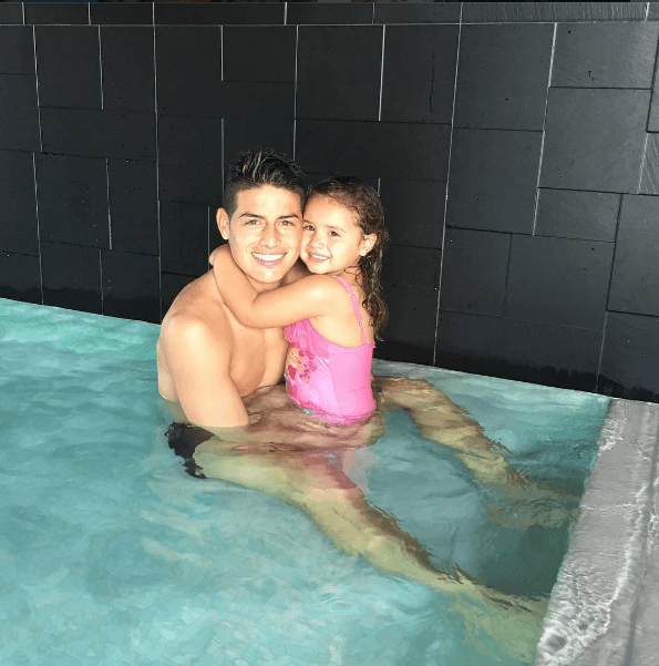 Salomé es una de las chicas que llenan de amor su corazón.