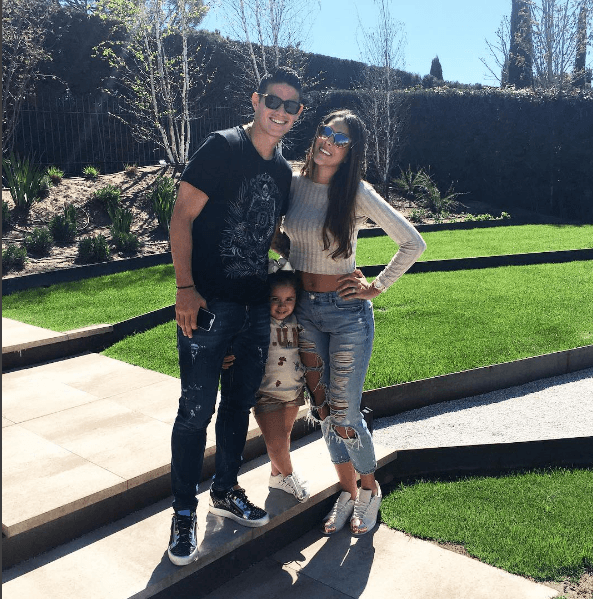 Ella es una mujer bellísima, originaria de Colombia y que también se dedica al deporte, pero ella hace voleibol.