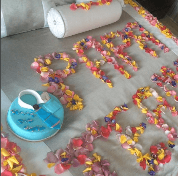 Pero ella no se queda atrás, ya que el día del padre así recibió a su papí, con un mega regalo (obvio ayudada por su bella mamá)