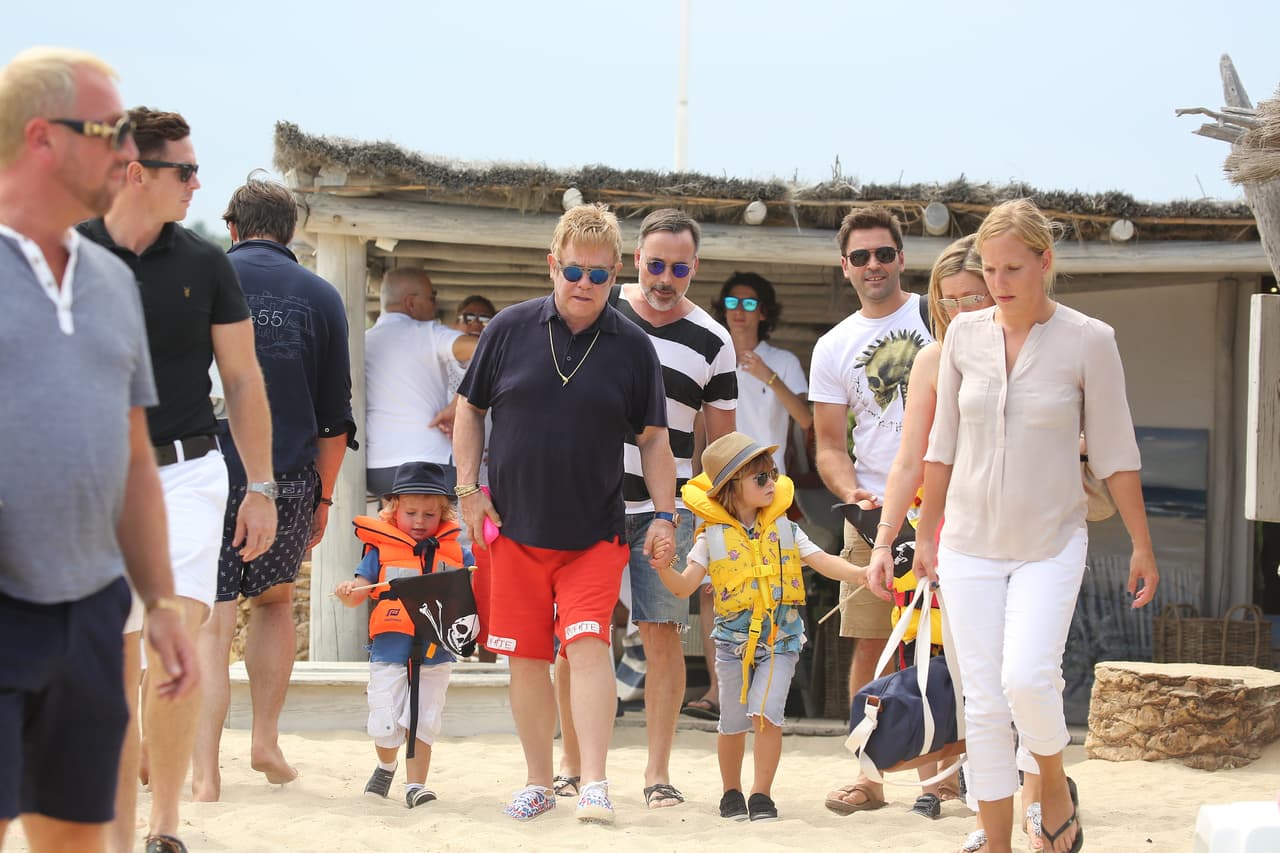 El músico y su pareja presumieron a los pequeños Zachary, de cuatro años, y Elijah, de dos.