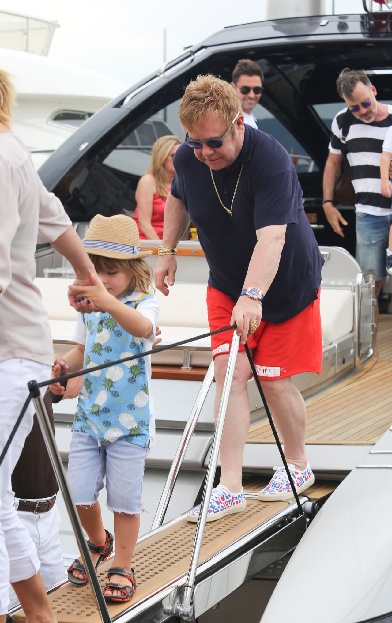 El músico y su pareja presumieron a los pequeños Zachary, de cuatro años, y Elijah, de dos.