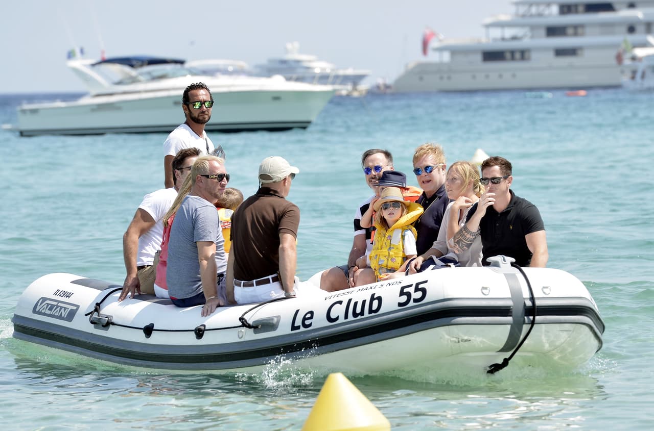 El músico y su pareja presumieron a los pequeños Zachary, de cuatro años, y Elijah, de dos.