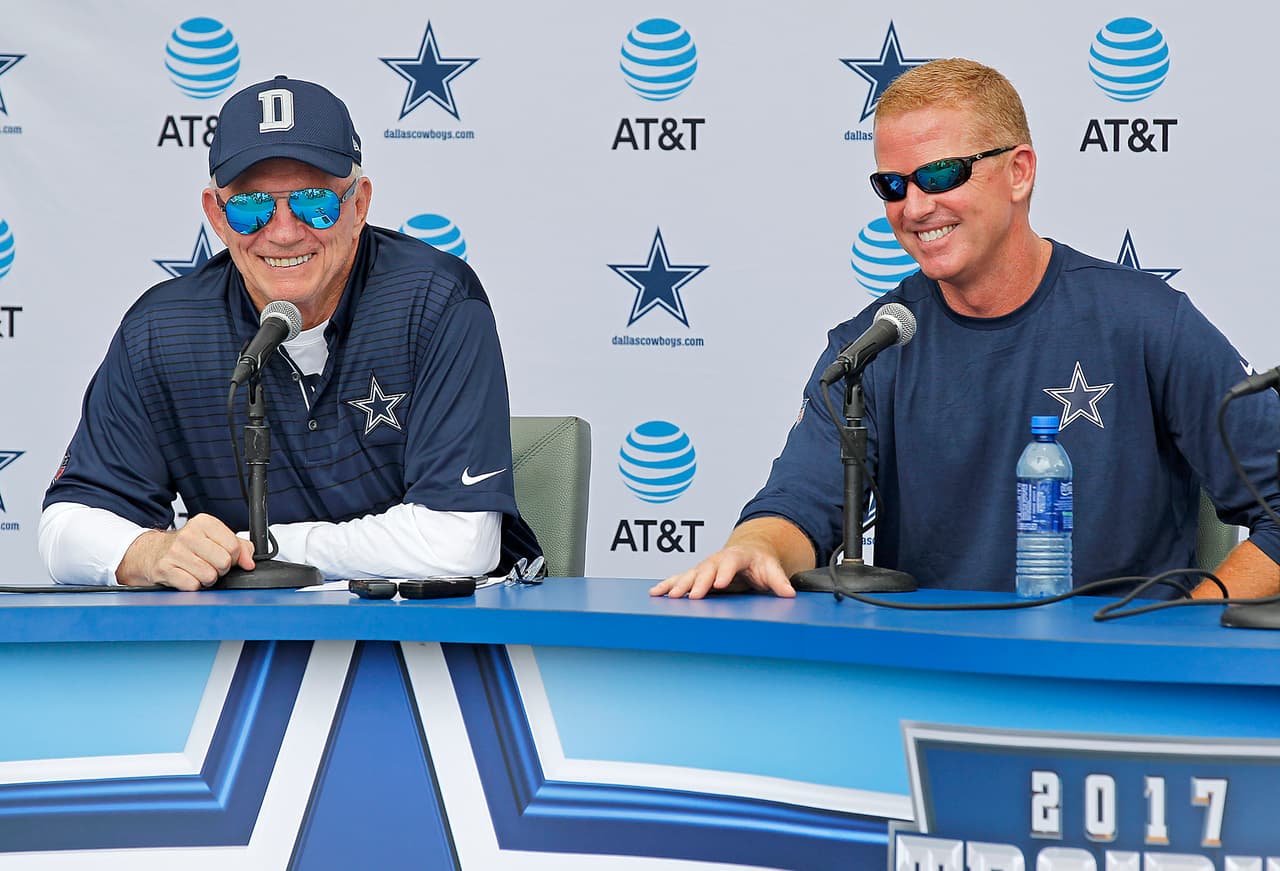 Jerry Jones está muy contento con Jason Garrett pese a que no ha podido pasar de la ronda divisional en los playoffs durante ocho temporadas al frente de los Cowboys.