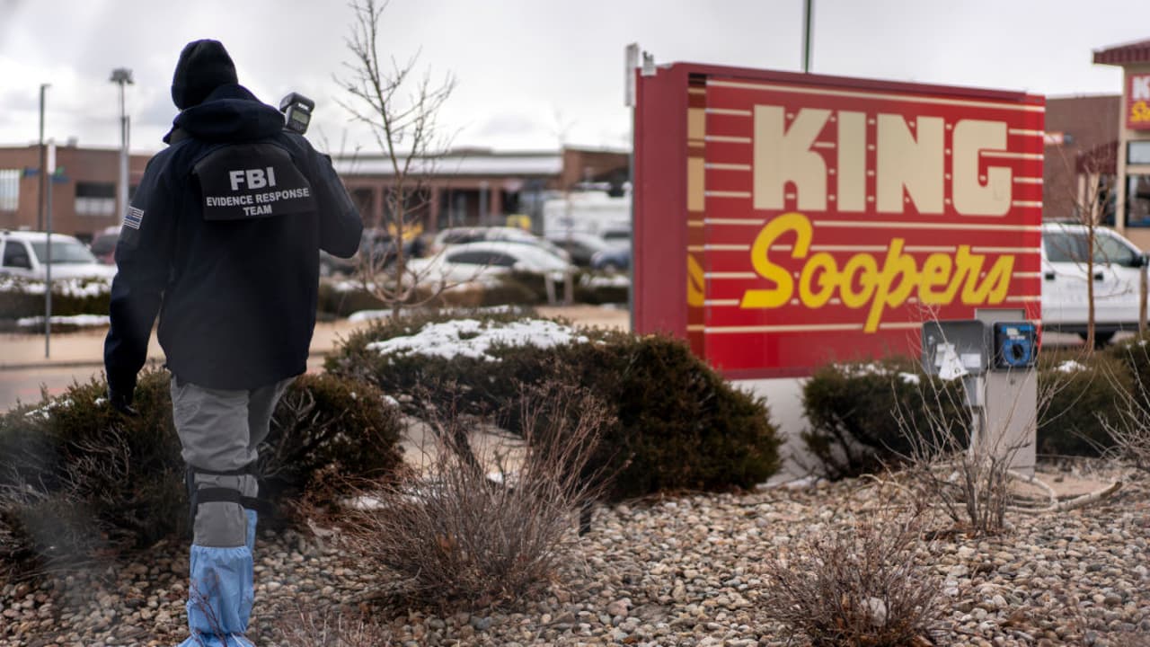 Andy Arrellano se encontraba trabajando en el supermercado de Boulder cuando entró el agresor disparando. Mira aquí el testimonio de este hispano.