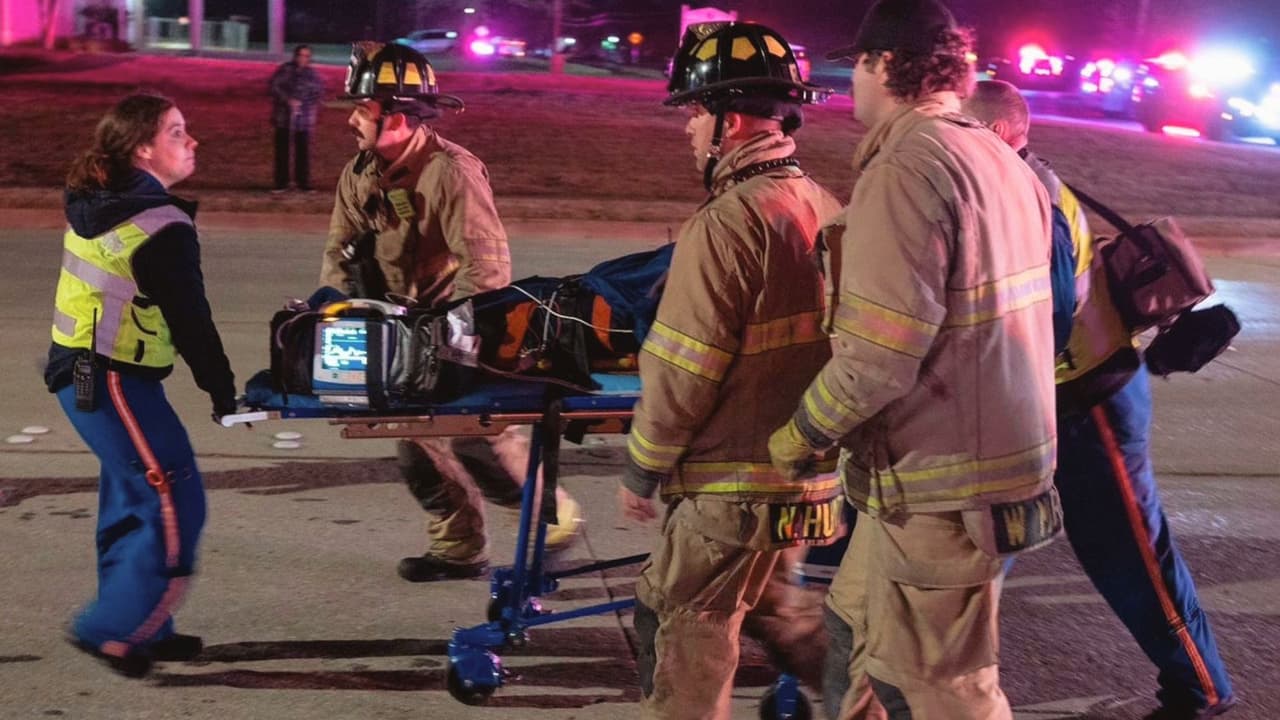 <b>La causa del accidente está siendo investigada por el Departamento de Policía de Fort Worth</b>. Hasta la mañana del martes, 
<b>no parece haber otros vehículos involucrados</b>. Los nombres de los bomberos no se están divulgando hasta que todos los miembros de la familia hayan sido notificados.