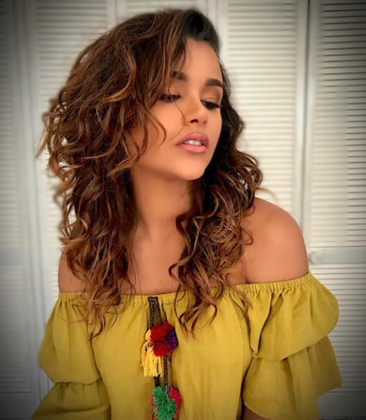 Los rizos hicieron que Clarissa luciera como toda una belleza caribeña en esta imagen.
<br>