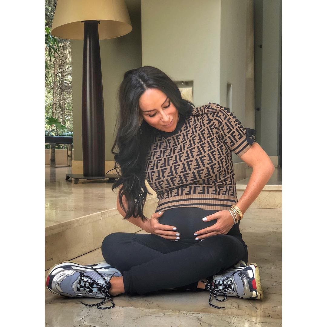 Celebrando su nuevo embarazo, Inés Gómez Mont escribió en 
<b><a href="https://www.instagram.com/inesgomezmont/?hl=es-la">su cuenta de Instagram:</a> </b>"Sentir cada uno de tus movimientos, es la sensación más maravillosa que puede experimentar cualquier madre, el poder dar vida es la muestra de amor más grande de Dios. Gracias por venir a llenar mi alma y nuestras vidas".