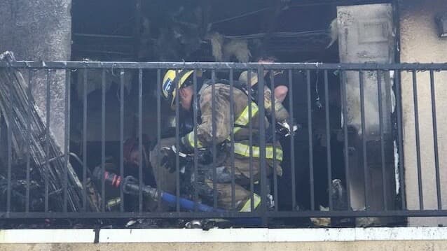 Incendio en complejo de apartamentos en Delano deja a 12 personas sin hogar