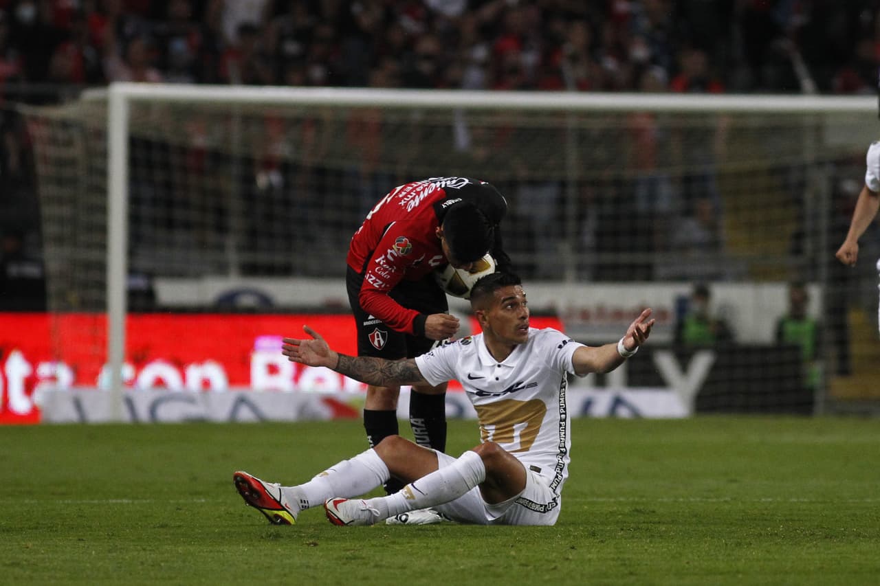 En un partido en el que las emociones llegaron hasta el final, los Rojinegros aprovecharon su lugar en la clasificaciòn para eliminar a Pumas.