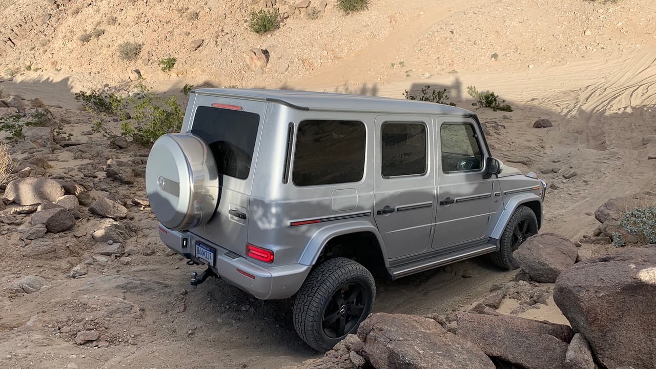 La Mercedes-Benz Clase-G 2019 se lució por horas subiendo y bajando empinadas colinas como quien maneja en las rampas del estacionamiento de un centro comercial, que es lo que en realidad la gran mayoría de ellas hará en la vida real.