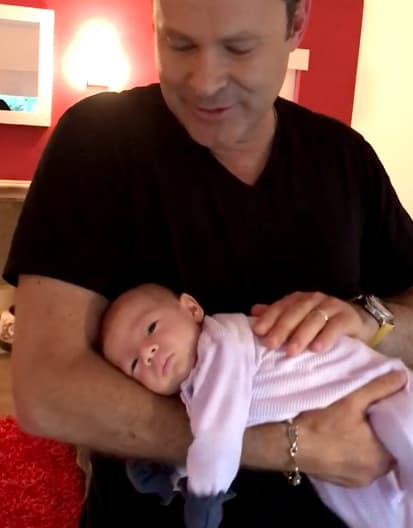 A través de sus redes sociales, Alan Tacher ha compartido algunas tiernas imágenes con su pequeño Liam.