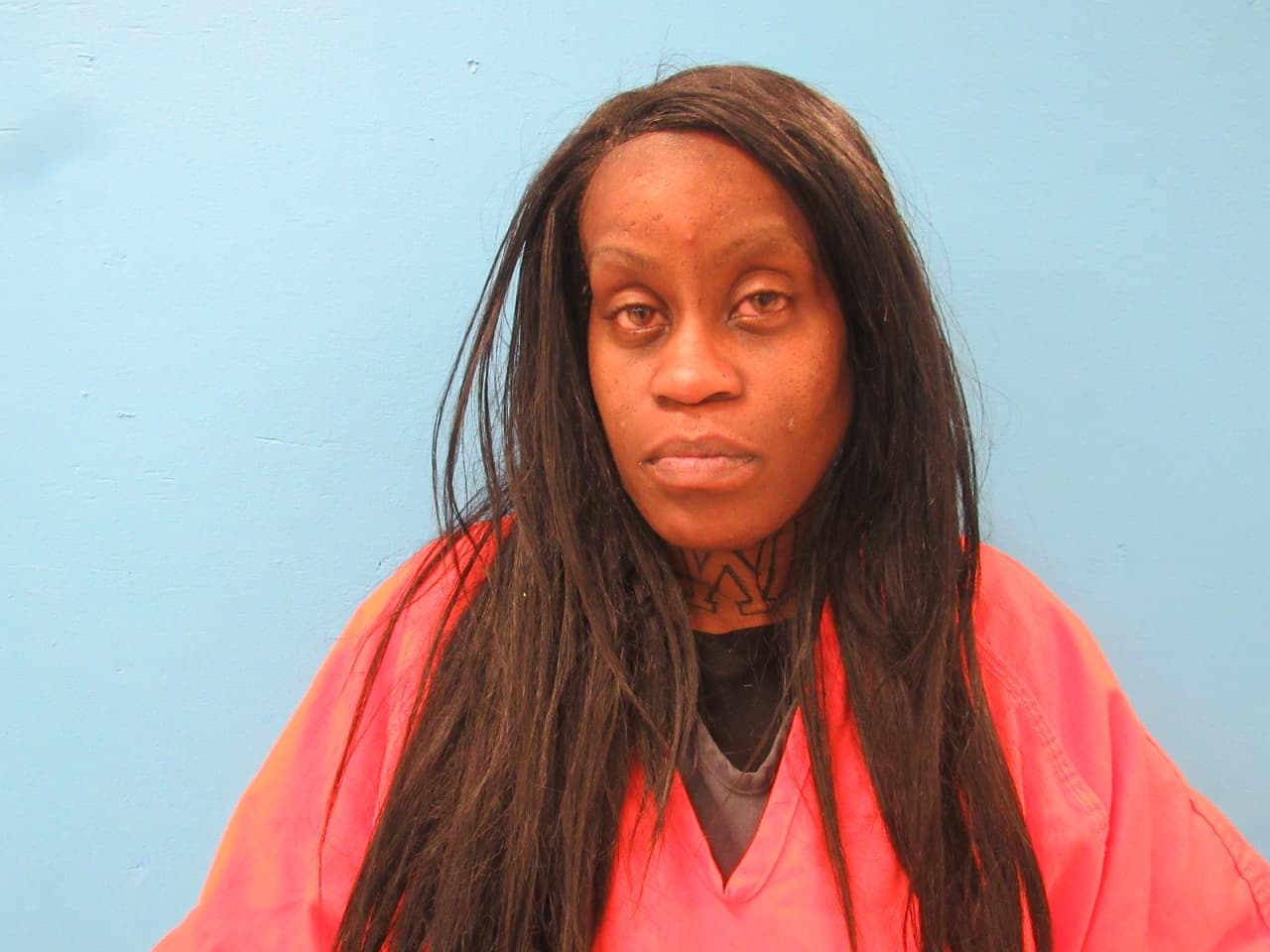 Así como Tiffany Dawn Sanson, de 39 años, quien tenía tres órdenes de arresto pendientes.
<br>
<br>Todos fueron imputados por los cargos de posesión de sustancia controlada y quedaron recluidos en la cárcel del Condado de Guadalupe.