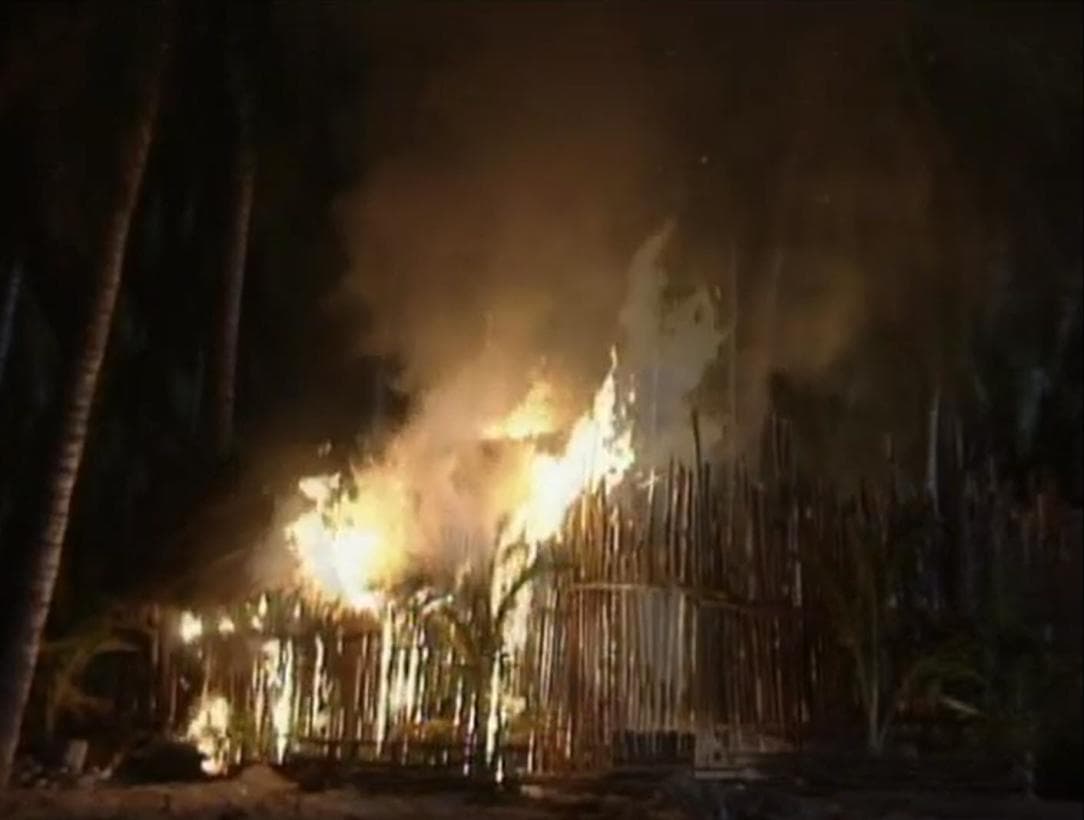 Los abuelitos de Marimar tuvieron un dramático final en la trama. Murieron quemados, pues Angélica (Chantal Andere) ordenó que incendiaran su jacal.