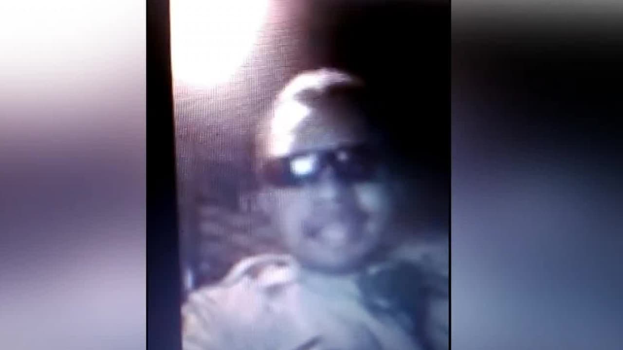 Un policía ignora emergencia de tiroteo por estar hablando con la novia