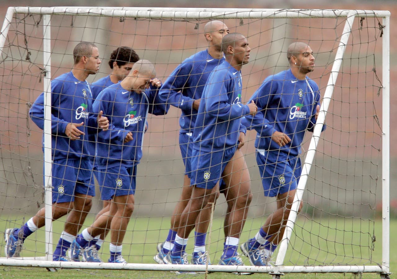 Habiendo anotado más de 30 goles oficiales con el Parma, recibió el llamado de Brasil para la Copa América de Perú 2004. Como solía ocurrir regularmente, Ronaldo, Ronaldinho y Kaká argumentaron cansancio para no ser convocados y así fue que "El Emperador" encabezaría un equipo de novatos junto a Luis Fabiano y Luisao.
