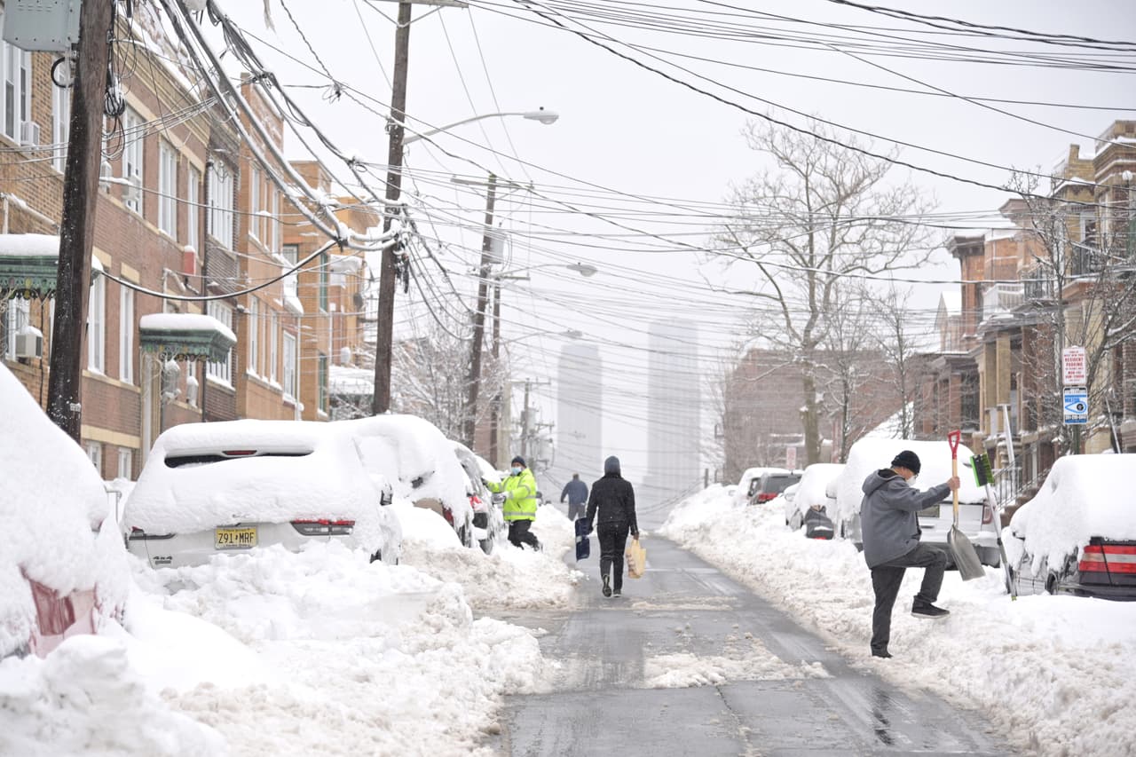 <b>CONDADO DE WESTCHESTER:</b>
<br>
<br>Irvington: 20.3 pulgadas
<br>White Plains: 18 pulgadas
<br>Hastings-on-Hudson: 17 pulgadas
<br>Mount Kisco 19 pulgadas
<br>New Rochelle: 12,5 pulgadas