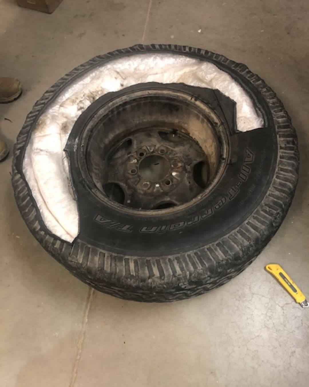 La droga estaba escondida dentro de una llanta de refacción.