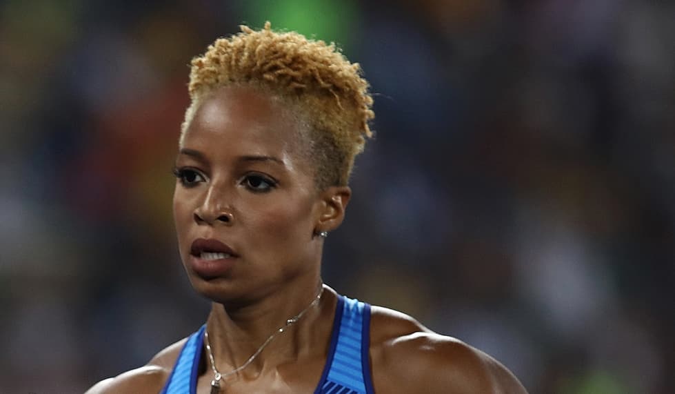 El cómodo corte de pelo de 
<a href="https://www.instagram.com/natashahastings/">Natasha Hastings</a> la ayuda a olvidarse del calor mientras compite. Además ella no tiene que preocuparse por peinarlo. El decolorado y el estilo del 
<i>big chop</i> de la americana, en donde los laterales están rapados, sigue en tendencia.
<br>