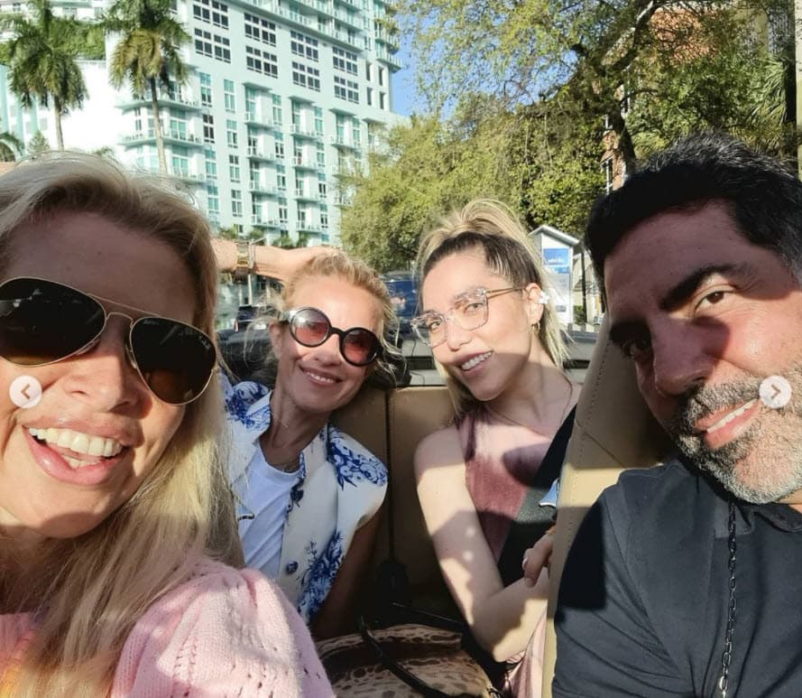 La relación entre Frida Sofía y su padre tampoco ha estado exenta de altibajos. En julio de 2017, se reencontraron luego de 4 años de distanciamiento. 
<br>