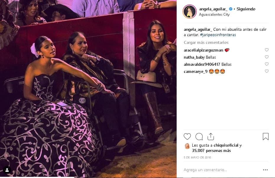 "
<b>Tanto mi mamá como mi abuelita me dan consejos </b>y juntas aportamos ideas para los diseños de mis vestidos".
<br>