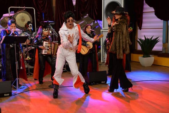 Para bailar igual que Elvis, nadie mejor que Johnny Lozada y su candela boricua.