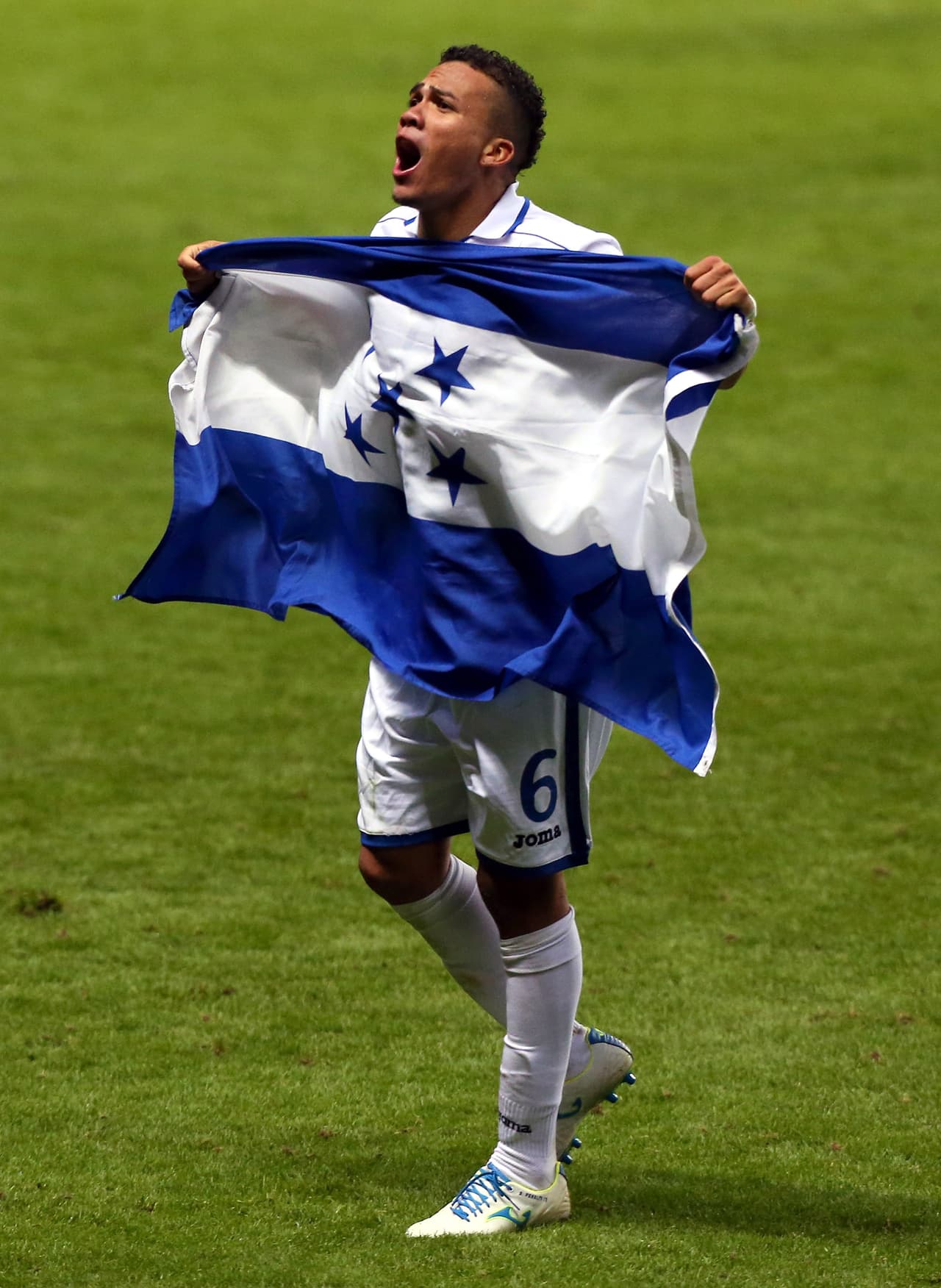 El mediocampista catracho Arnold Peralta la rompió con su país eliminando a España en los Olímpicos de Londres 2012 y después fichó por el Rangers de Escocia. Falleció en diciembre de 2015, víctima de un homicidio con arma de fuego en La Ceiba, Honduras.