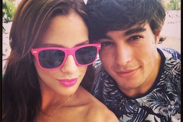 Con todo el estilo y la mejor actitud preparándose para Premios Juventud.