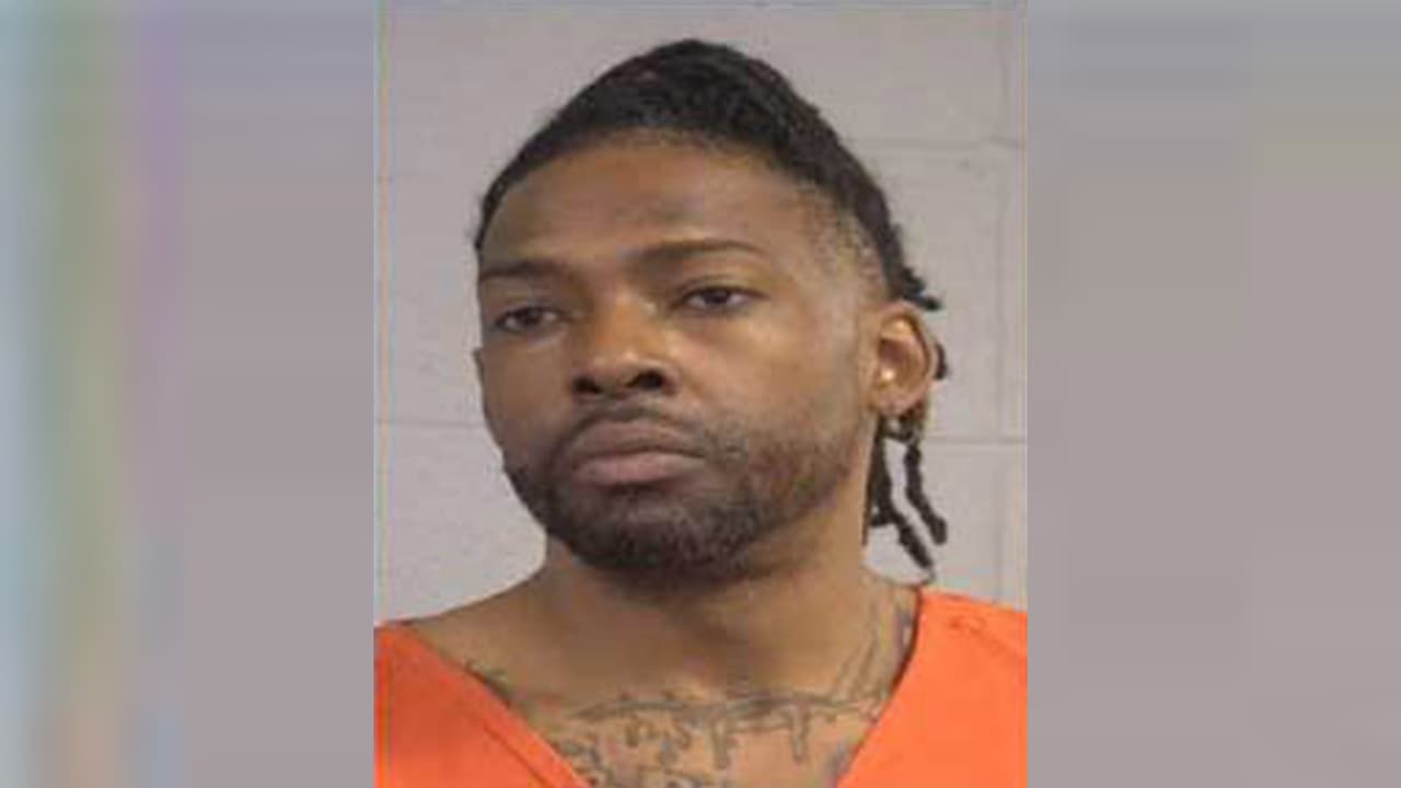 Tras una persecución, la Policía de Indiana detuvo a Cherok Ameer Douglass, sospechoso de asesinar a dos personas, una de ellas su esposa.