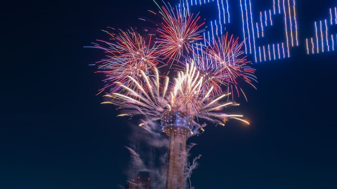 Dónde ver fuegos artificiales gratis para recibir el 2026 en Dallas y Fort Worth